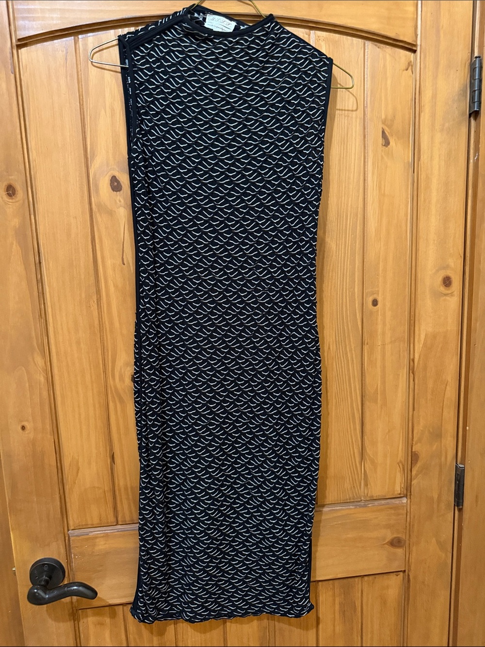 Sleeveless Black Maxi Dress with Subtle White Wave Pattern